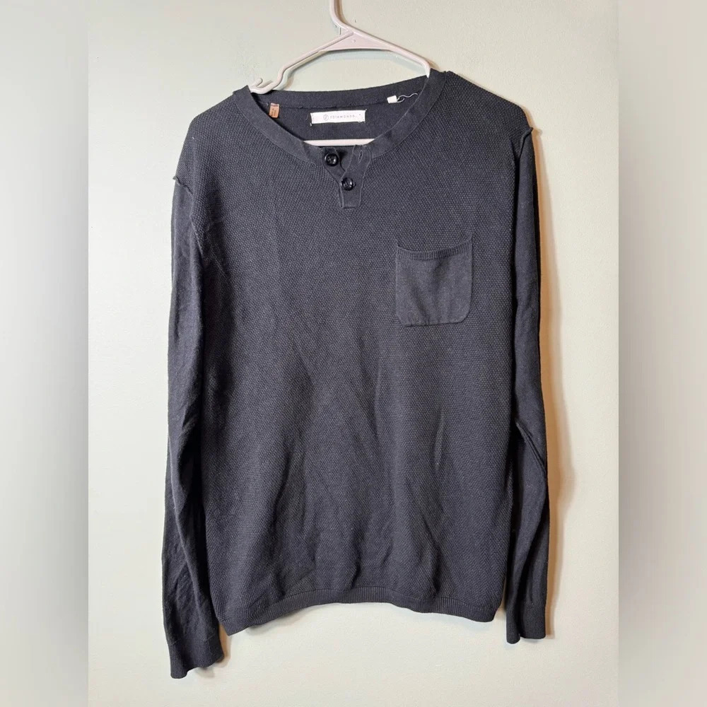 7 Diamonds Men’s 2 Button Henley‎ Black Sweater Size Large Pocket On Front